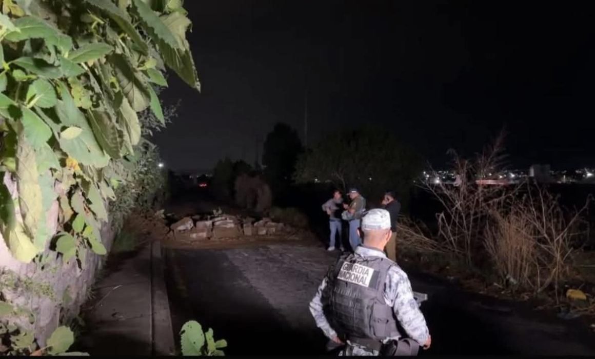 Se abre socavón en puente de Tlalmanalco por lluvias