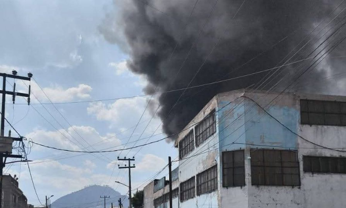 Se registra incendio en fábrica de Xalostoc en Ecatepec