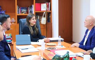 Se reúne Laura González con la industria juguetera del país