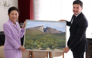Se reúne Samuel García con la princesa Hisako de Takamado en Japón