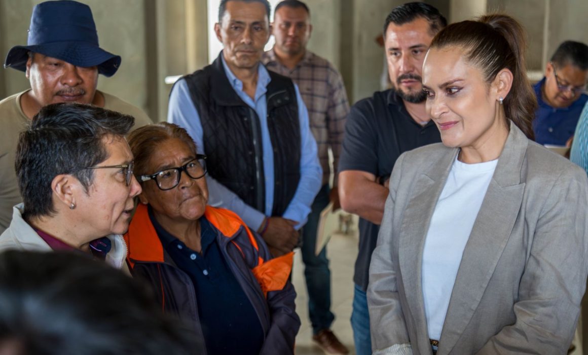 Supervisan en Tianguistenco avance de nuevo centro de salud en Coatepec