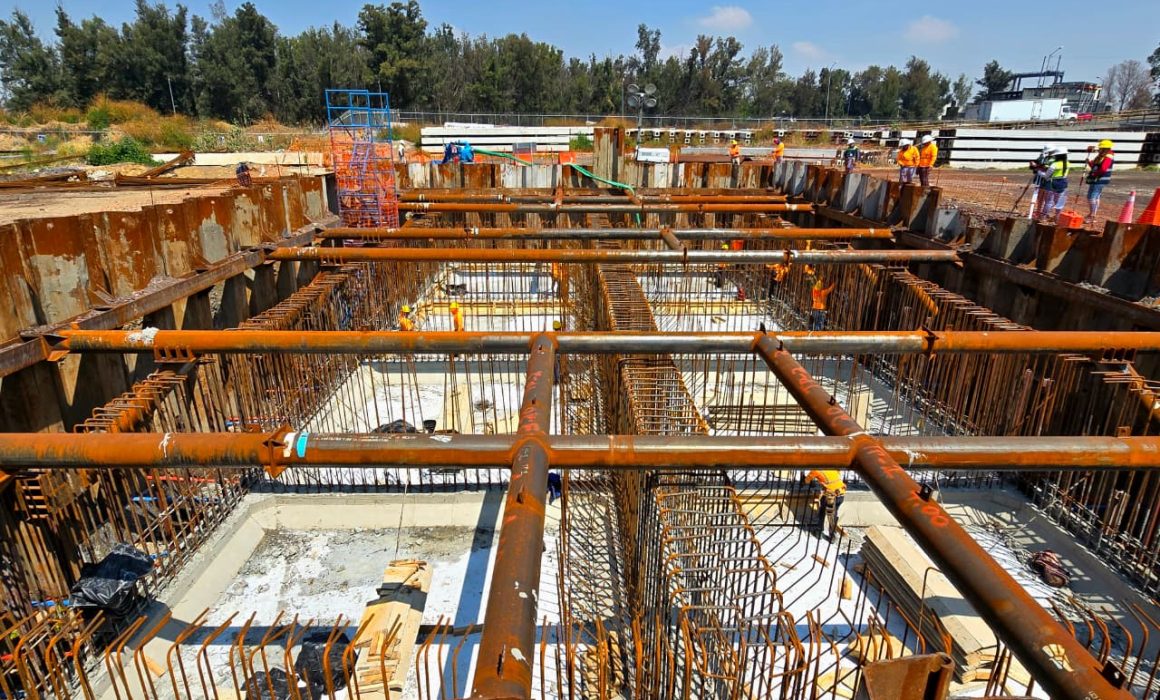 Supervisan reconstrucción de puentes en Alameda Oriente