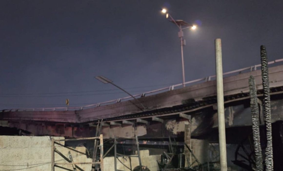 Suspenden tránsito en Siervo de la Nación en Ecatepec por concreto roto