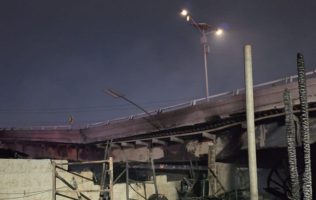 Suspenden tránsito en Siervo de la Nación en Ecatepec por concreto roto