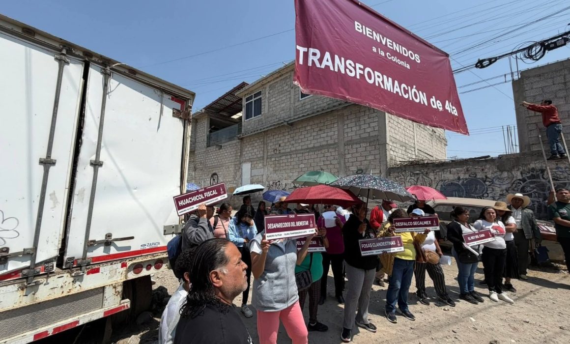 Toman vecinos de Tultitlán la caseta de Tepotzotlán; caos en la Méx-Qro