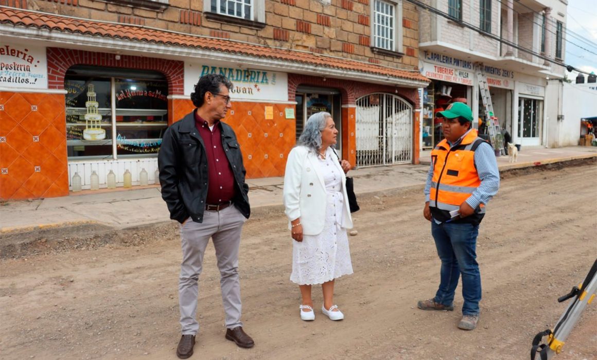 Verifica alcalde de Teoloyucan obras en avenida Jaltenco-Teoloyucan