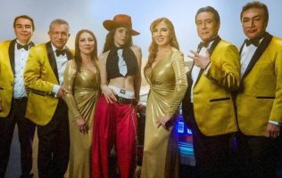 Vuelan Los Ángeles Azules con Belinda con canción para el Mundial