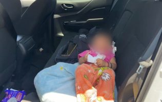 Abandonan a bebé en taxi de aplicación en Ecatepec; fue llevado al DIF