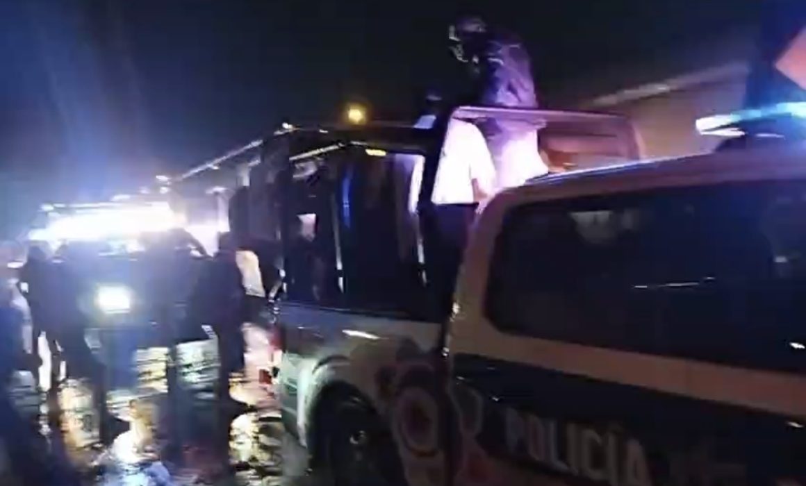 Activa Ecatepec operativo por lluvia; rescatan a vecinos varados