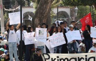 Acusan presunto adoctrinamiento político en escuelas ligadas a Antorcha