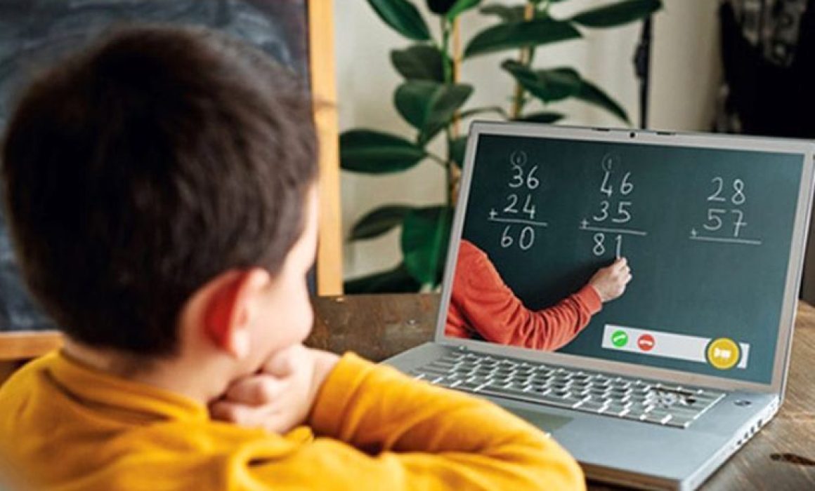Adaptan más de 257 mil maestros sus clases a formato virtual