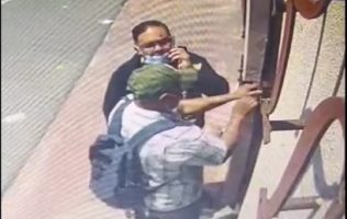 Alertan por presuntos ladrones en Texcoco; fingen repartir paquetes
