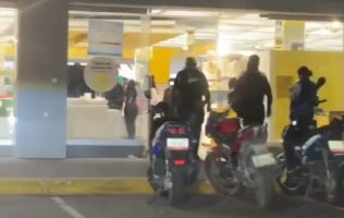 Asaltan tienda Coppel en Gran Patio Texcoco; entraron 4 hombres armados