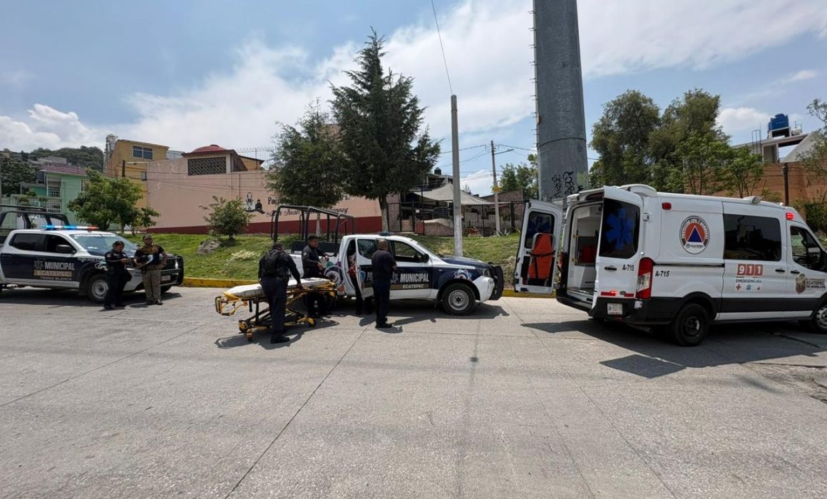 Ayudan policías de Ecatepec a mujer a dar a luz en su domicilio