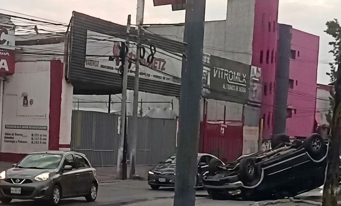 Azota doble accidente la Vía López Portillo; colapsa paso en Tultitlán