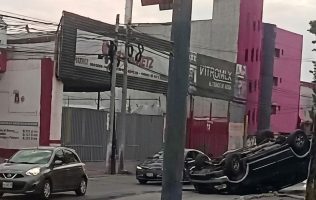 Azota doble accidente la Vía López Portillo; colapsa paso en Tultitlán