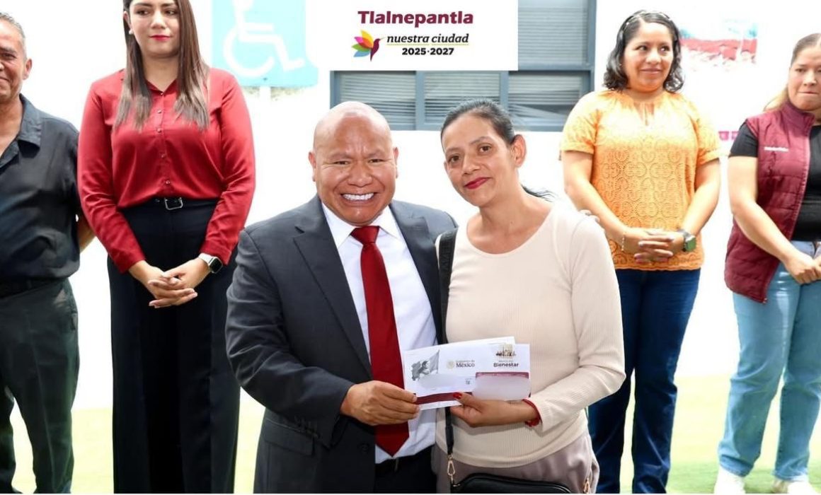 Benefician a familias con becas y obras en Tlalnepantla