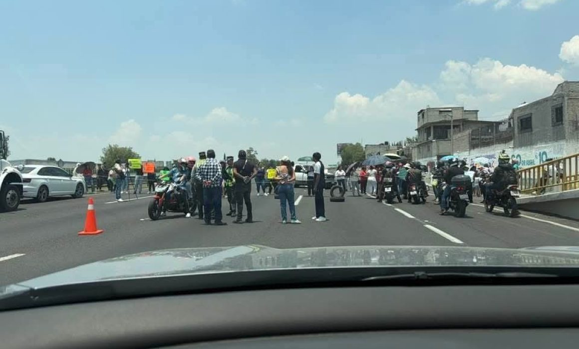 Bloquean la México-Pachuca para exigir búsqueda de menor desaparecida