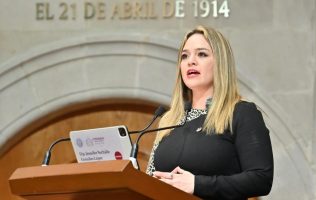 Busca Jennifer González vivienda digna para policías y personal de salud