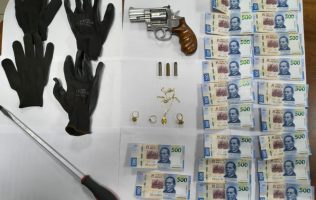 Caen 3 presuntos ladrones tras robo violento a vivienda en Neza