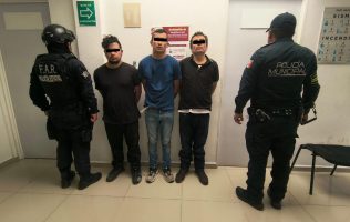 Caen tras persecución presuntos integrantes de banda de robos en Edomex