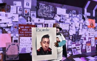 Cambiarán flores por palas madres buscarán a sus hijos este 10 de mayo