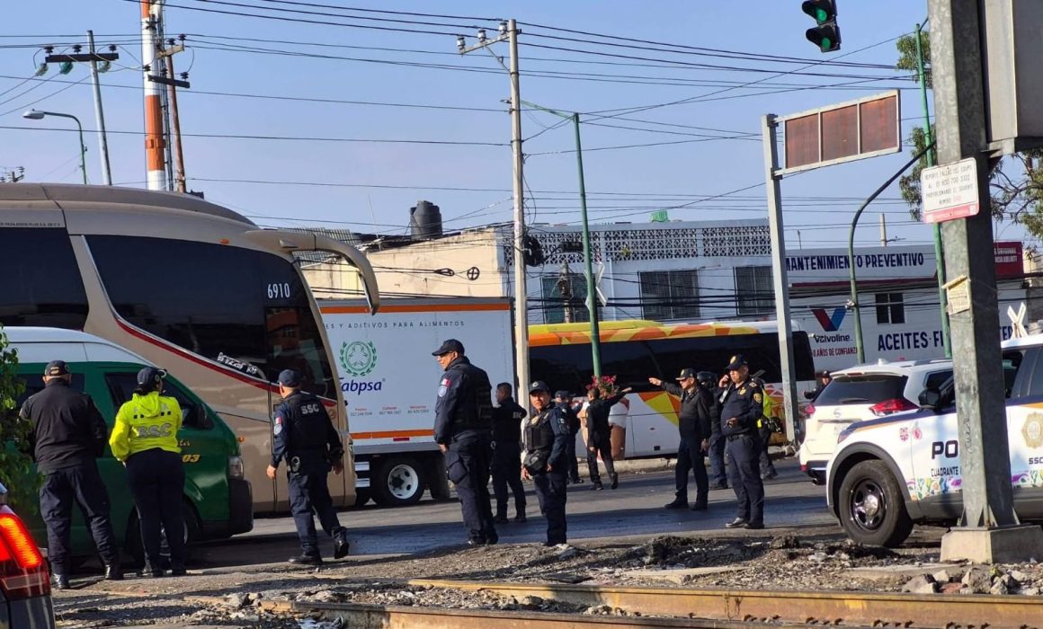 Caos vial golpea salida de Texcoco hacia CDMX por protestas