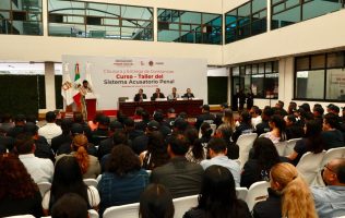 Capacitan policías y fiscales de Naucalpan en sistema penal acusatorio