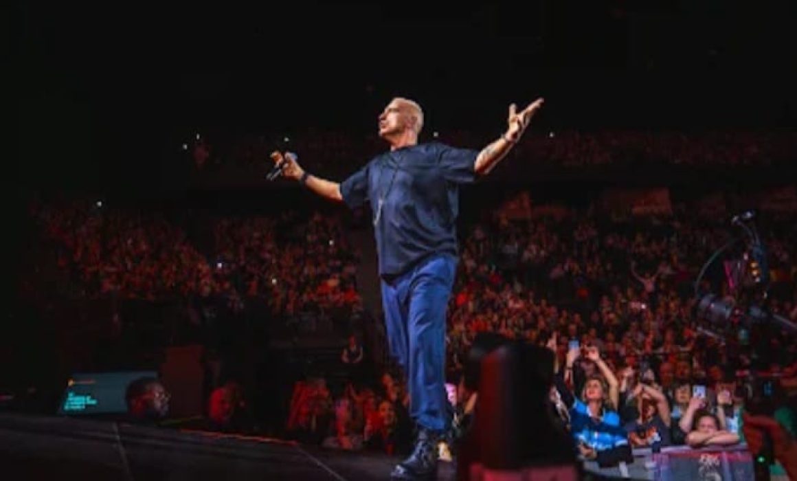 Celebra Eros Ramazzotti tres décadas de ‘Donde hay música’