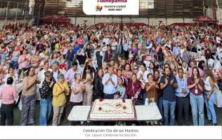 Celebra Tlalnepantla a madres de familia con música y regalos3