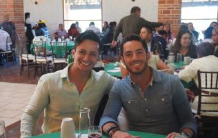 Celebra alcalde de Jilotzingo junto a Pepe Couttolenc a docentes