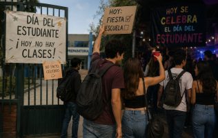 Celebran estudiantes el 23 de mayo más por fiesta que por historia