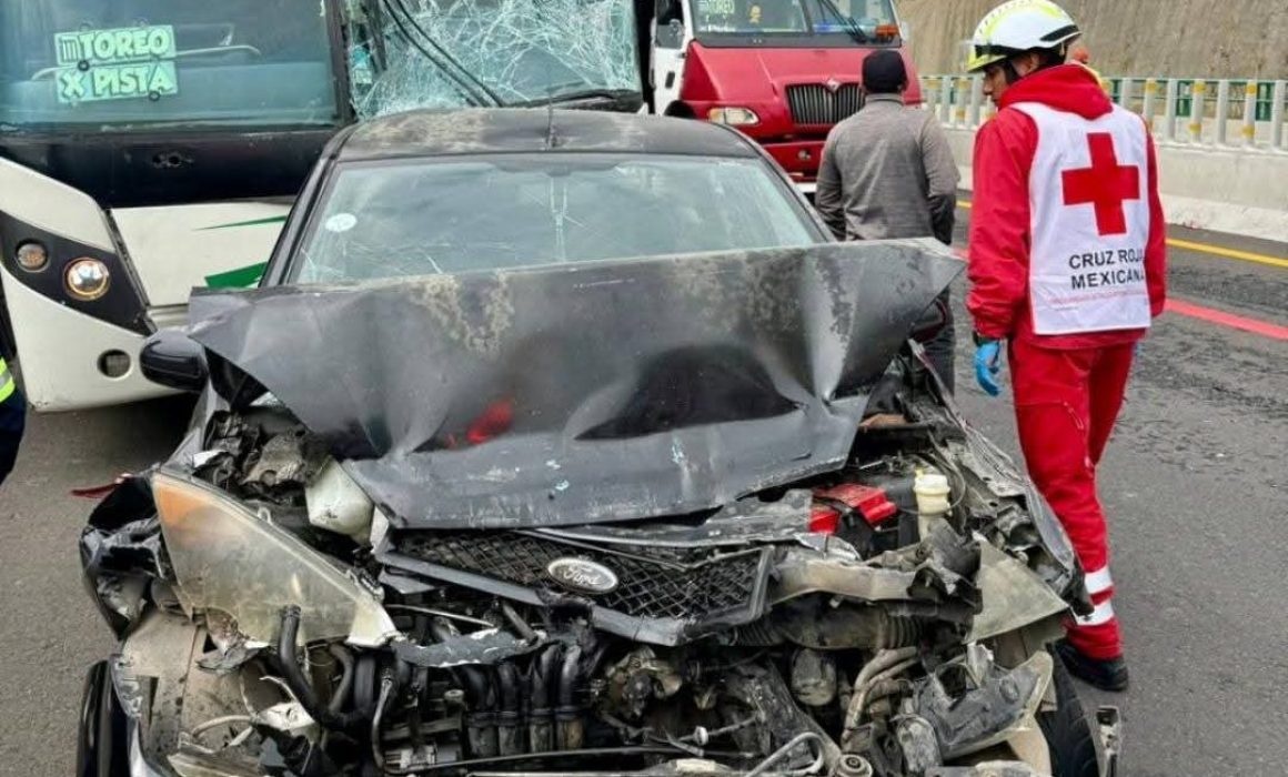 Choca combi y deja 23 heridos en la Toluca-Naucalpan