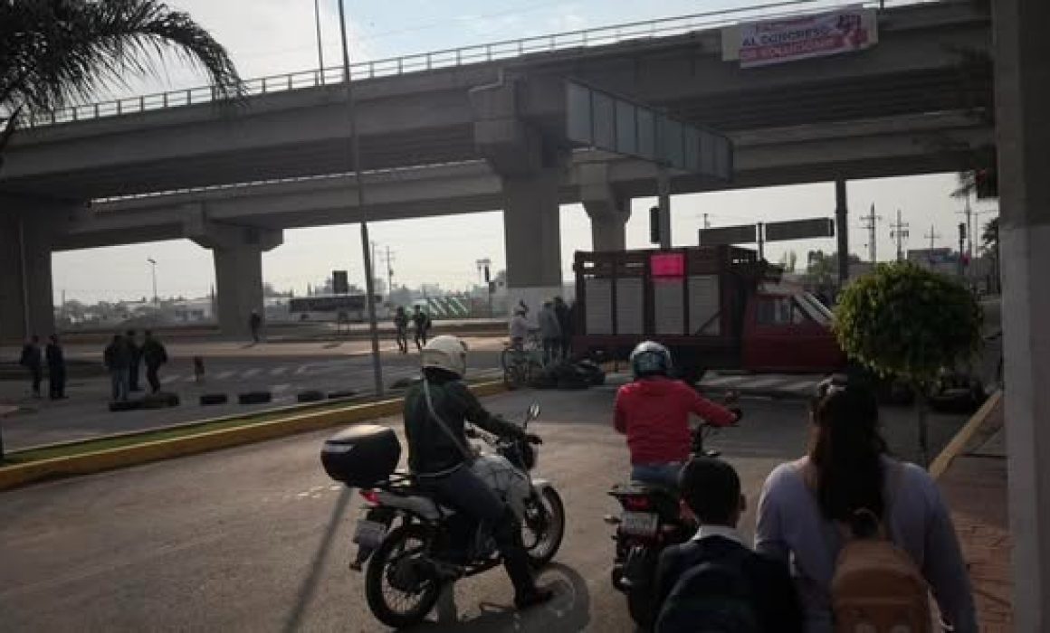Chocan Tonanitla y Tecámac por límites; sitian la vía principal al AIFA