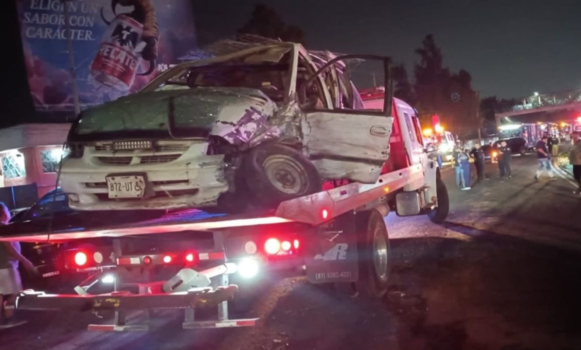 Chocan autos en carril del Mexibús y suspenden servicio