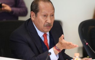 Cita FGE a Leonel Godoy a las 12 horas por caso Carlos Manzo