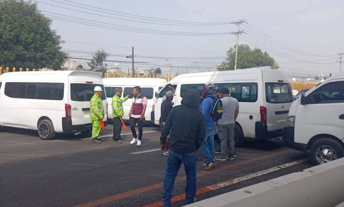 Colapsan transportistas la México-Puebla: piden seguridad y alto a robos