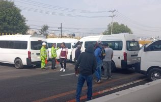 Colapsan transportistas la México-Puebla: piden seguridad y alto a robos