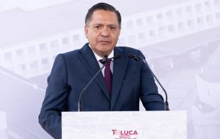 Condiciona Ricardo Moreno entrega de sillas de ruedas a final de fútbol
