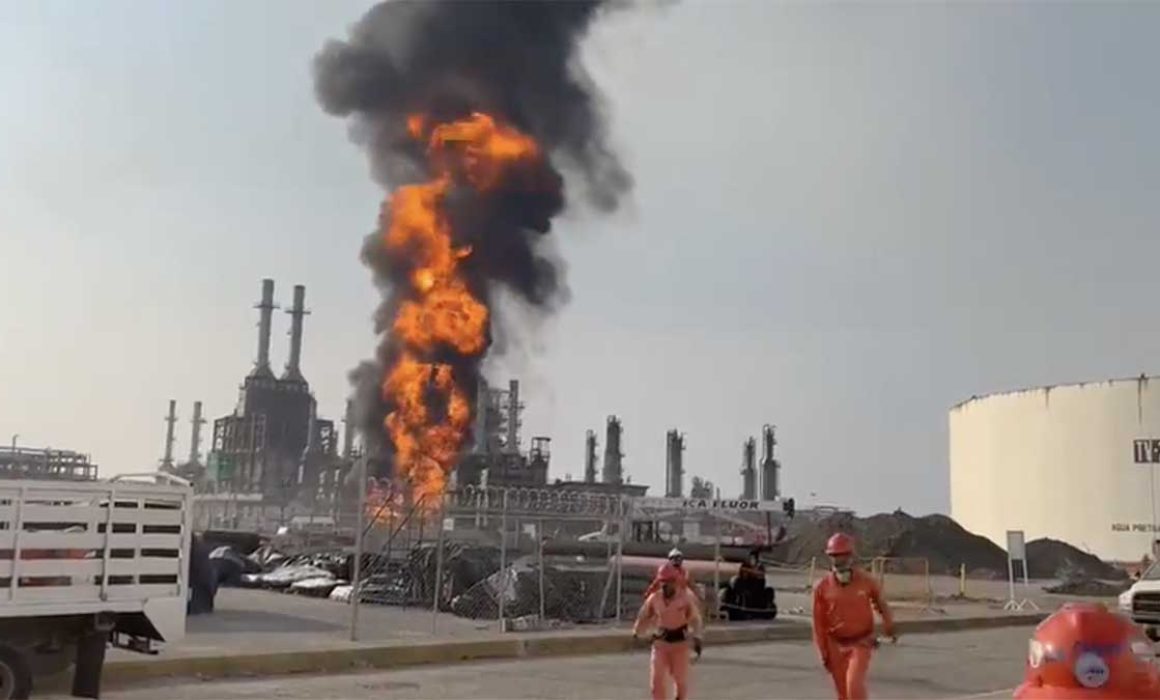 Confirma Pemex muerte de trabajador por incendio en Salina Cruz