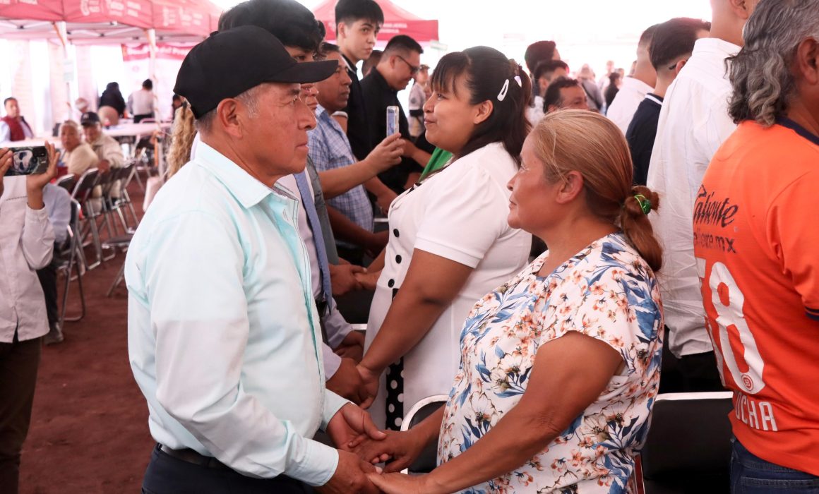 Dan certeza jurídica a familias con bodas colectivas en Chimalhuacán