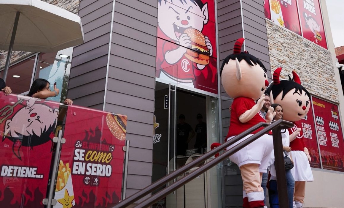 Dedica afamada hamburguesería restaurante con temática del Toluca FC