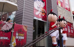 Dedica afamada hamburguesería restaurante con temática del Toluca FC