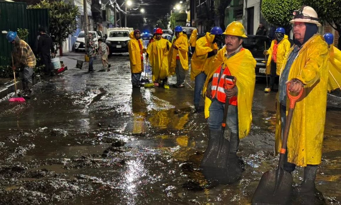 Desbordan ríos de Los Remedios y Hondo; lluvias colapsan Naucalpan