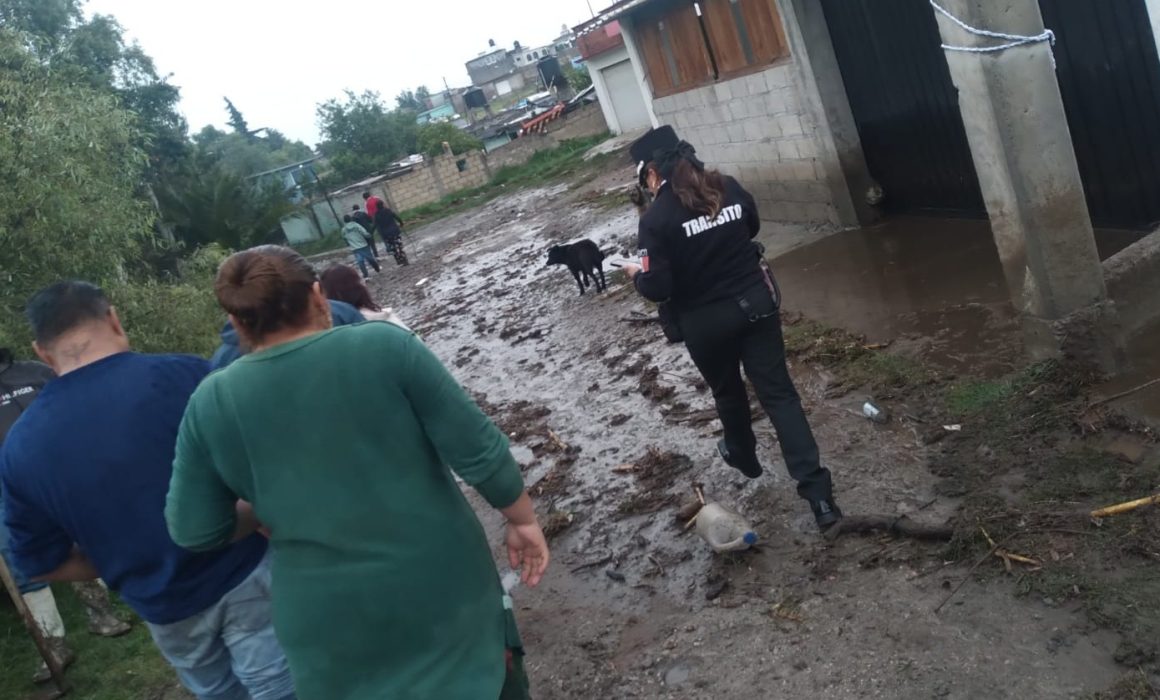 Despliegan operativo de emergencia por inundaciones en Zinacantepec