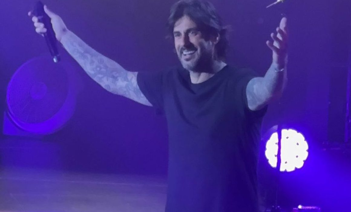 Enamora Melendi por dos noches al público mexicano