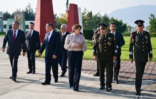 Encabeza Delfina Gómez aniversario del 5 de Mayo en Edomex