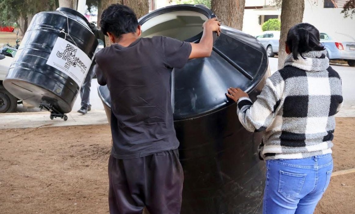 Entrega Metepec más de 100 tinacos para mitigar efectos del estiaje