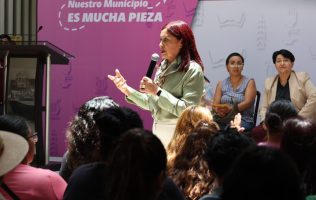 Entrega Rosi Wong apoyos a familias afectadas por lluvias e incendios