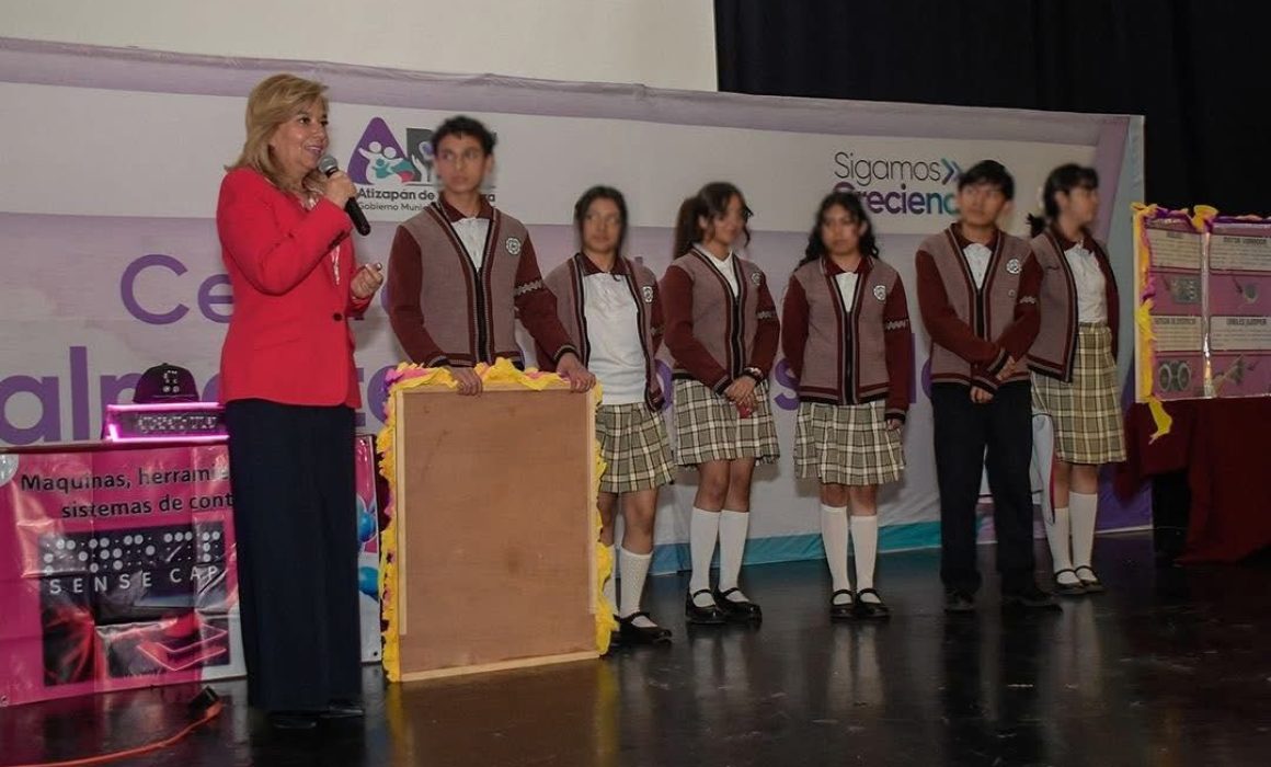 Entregan distintivo educativo a escuelas públicas y privadas de Atizapán